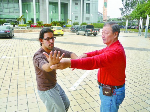 简谈怎样才能练好太极拳和推手—牛胜先